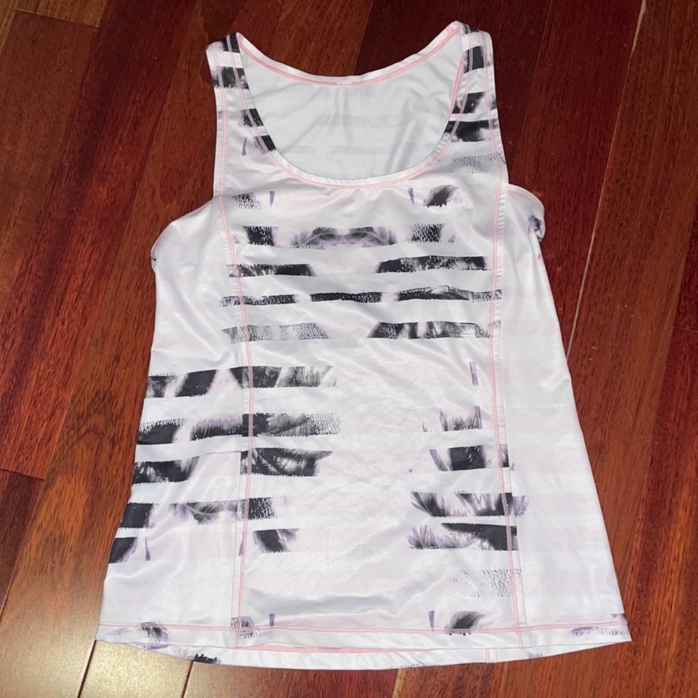 Lululemon print tank with cutout design in back. Size 12